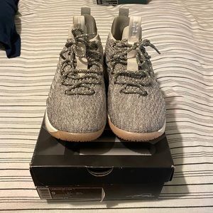 Lebron 15 Low, Size 9 & Great Condition